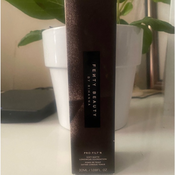 FENTY BEAUTY BY RIHANNA - Picture 3 of 3